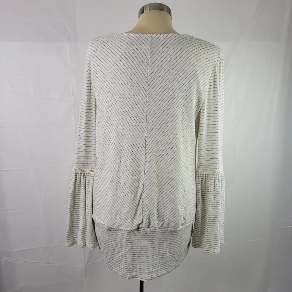 Knox Rose Cream V-Neck Top - Picture 5 of 11